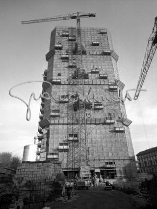 Il Grattacielo Pirelli in costruzione. Milano, 1958